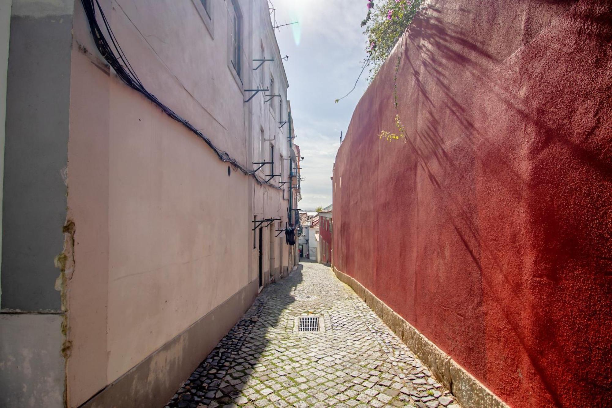 024 A - In The Heart Of Alfama Lisbon